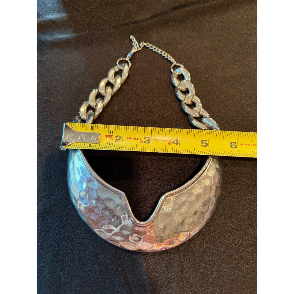 Silver-tone torque necklace a hammered finish 14-16” adjustable statement piece - Picture 8 of 9